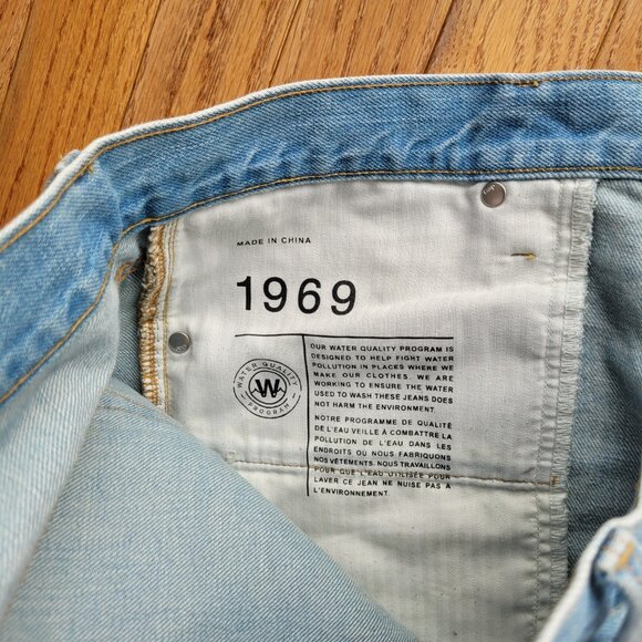 Gap 1969 Sexy Boyfriend Jeans 31r Light wash Distressed - Picture 10 of 16